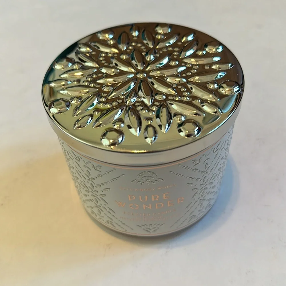 NWT Bath & Body Works Pure Wonder Candle